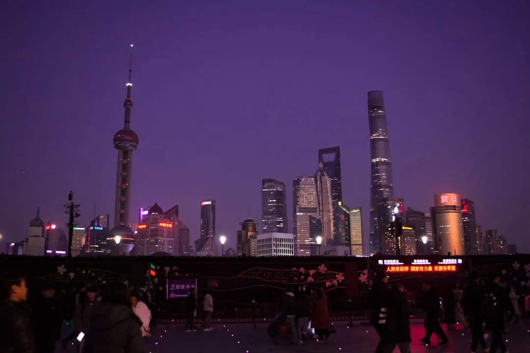 2025年企业画册设计趋势：数字化与环保材质融合应用解析
