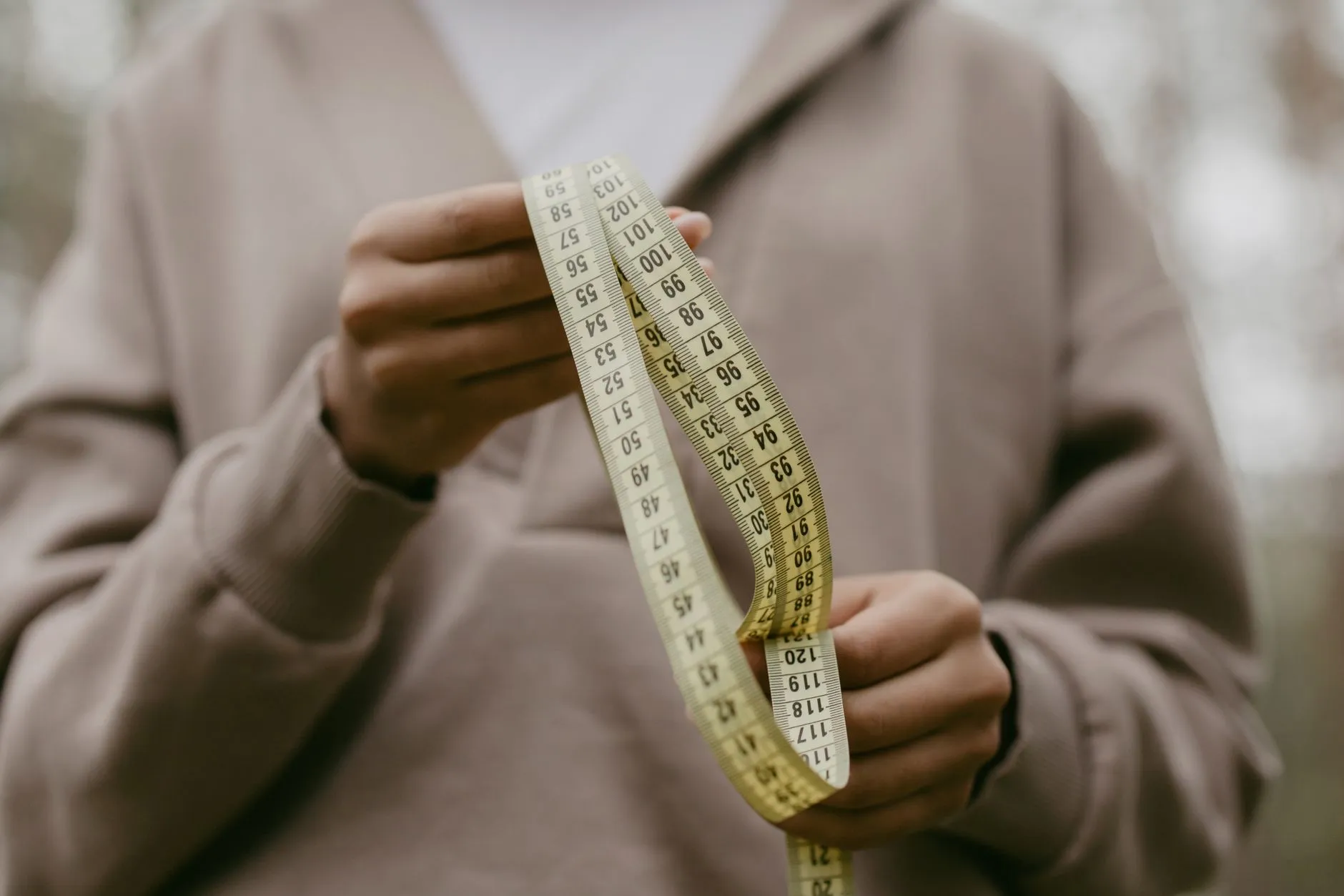 企业画册设计中色彩与版式对品牌视觉传达的影响分析